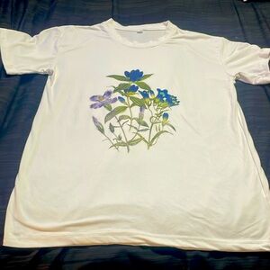 Women’s medium T-shirt brand new never worn